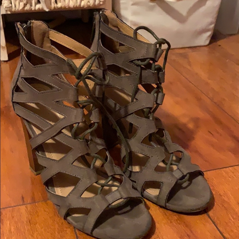Heels - Picture 2 of 5
